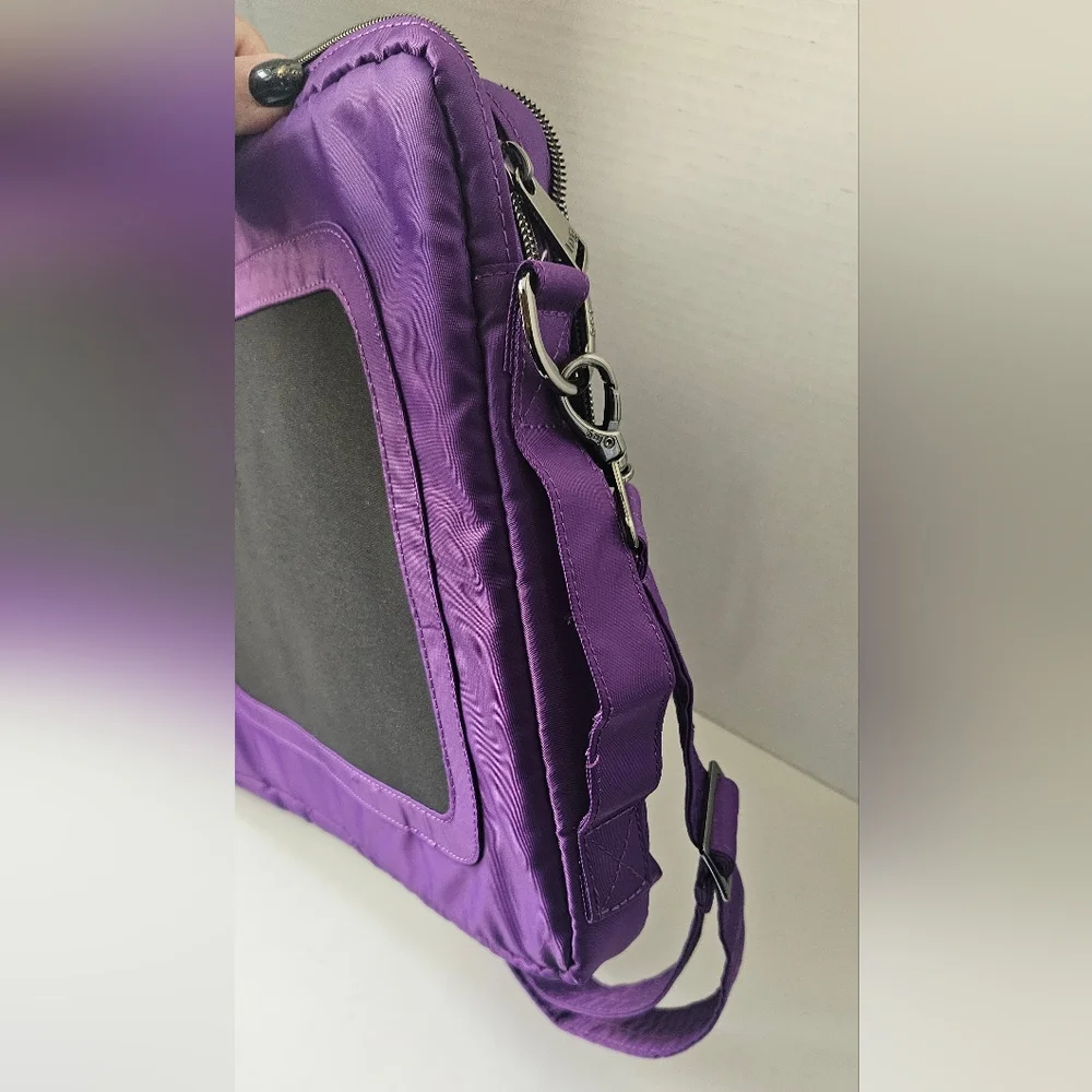Lug Delta 17 Inch‎ Purple Laptop Case